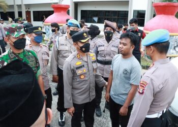 Kapolres Bontang Pimpin Langsung Pengamanan Aksi Unjuk Rasa Damai Di Kantor DPRD Kota Bontang