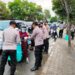Sat Binmas Polres Bontang Bagikan Ratusan Takjil  Geratis Kepada  Pengendara Kendaraan