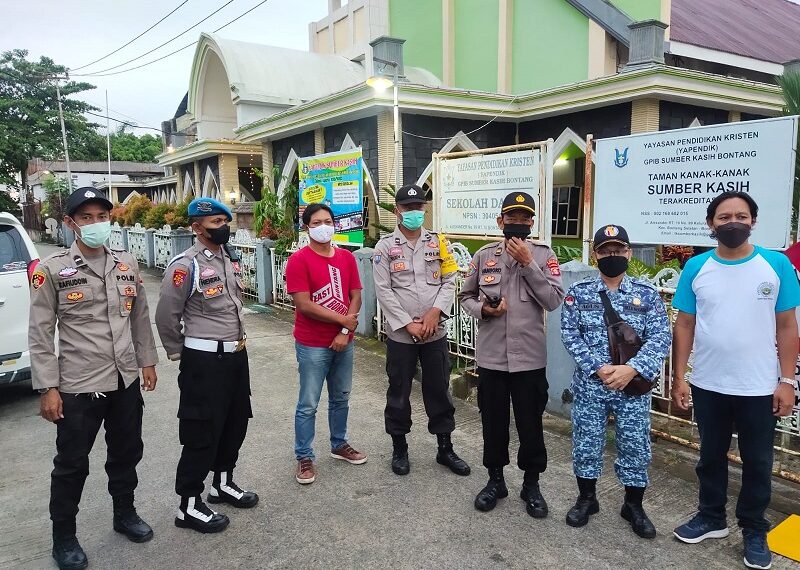 Polres Bontang Dan Polsek Jajaran Lakukan Pengamanan Gereja