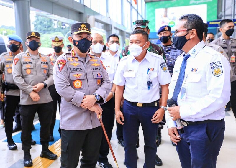 Tinjau Stasiun Pasar Senen, Kapolri Imbau Warga Mudik Sebelum Tanggal 28 April