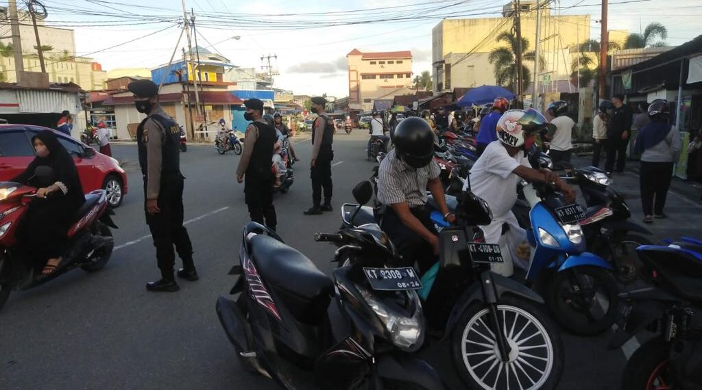 Cegah Gangguan Kamtibmas ,Personil Samapta Polres Bontang Intensifkan Patroli Pengamanan Pasar Ramadhan