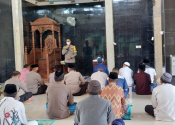 Gelar Safari Shalat Jumat Di Masjid Al Mukhtar, Kapolres Bontang Ajak Jamaah Jaga Kamtibmas Kota Bontang