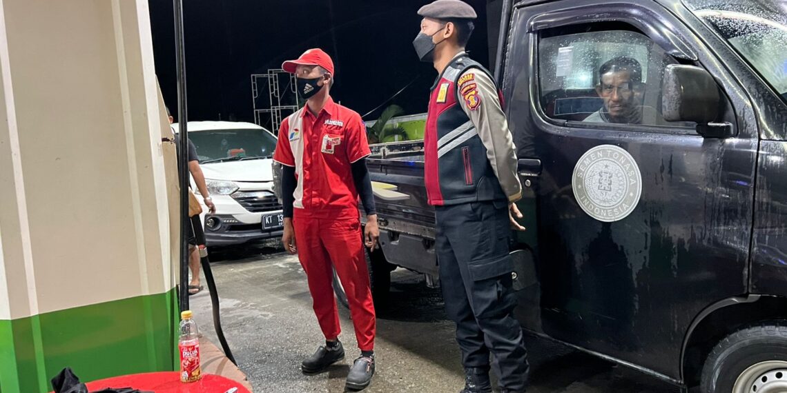 Personil Samapta Polres Bontang Laksanakan Patroli, SPBU Pastikan Stok Aman