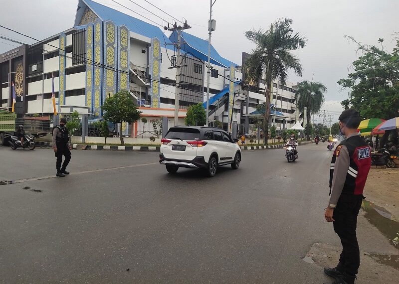 Sebagai Bentuk Pelayanan Kepada Masyarakat Sat Samapta Polres Bontang Rutin Laksanakan Pengaturan Lalu lintas (Strong Poin)