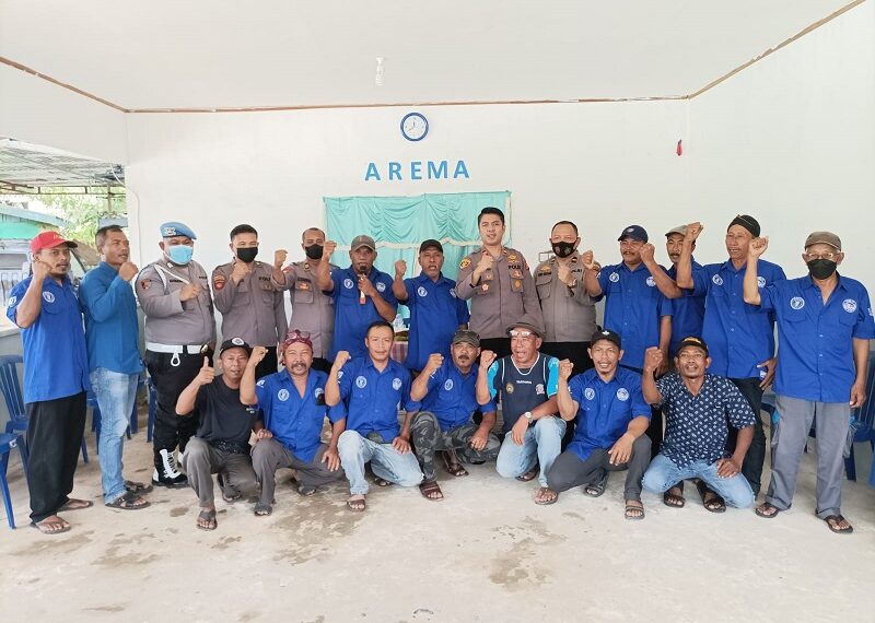 Jalin Silaturahmi, Polsek Muara Badak Gelar Forum Discusion Grup (FGD) Dengan Komunitas Suporter Dan Paguyuban Arema Korwil Muara Badak