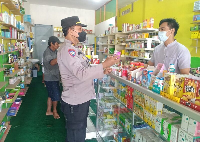 Kanit Binmas Polsek Marang Kayu Laksanakan Sosialisasi dan Pemantauan Apotik Terkait Penarikan Obat Sirup Yang Mengandung Cemaran Etilon Glikol