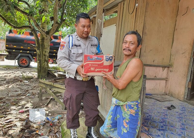 20 Paket Sembako  Di Salurkan Polsekl Marang Kayu Kepada Warga Yang Terdampak Kenaikan Harga BBM