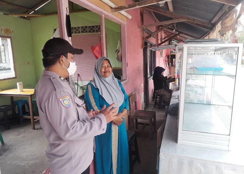 Cegah Gangguan Kamtibmas Polsek Muara Badak Laksanakan Patroli , Sampaikan Himbuan Prokes Kepada Warga