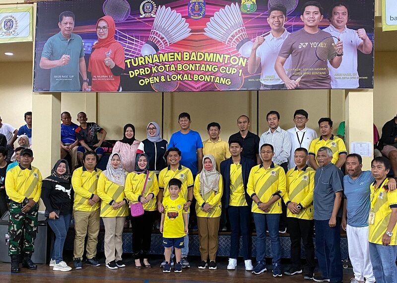 Kapolres Bersama Forkopimda Kota Bontang Hadiri  Pembukaan Turnamen Badminton DPRD Kota Bontang CUP 1 2022