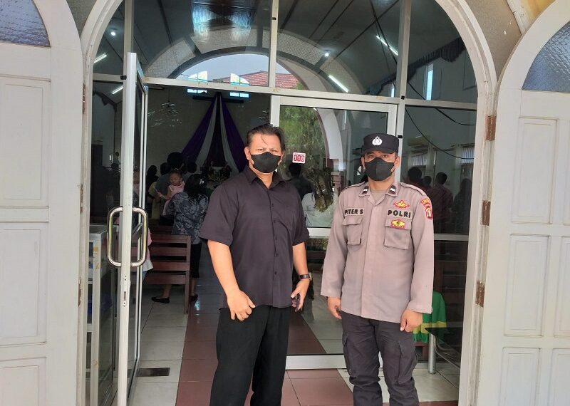 Berikan Rasa Aman Dan Nyaman, Polsek Bontang Selatan  Patroli Gereja