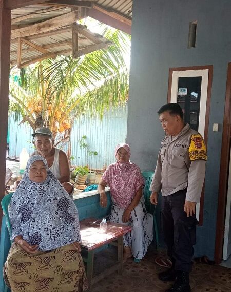 Wujudkan Keamanan Lingkungan Bhabinkamtibmas Polsek Bonmtang Selatan Laksanakan Sambang Kunjung Samnpikan Himbauan Kamtibmas