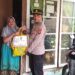 Personil Sat Binmas Polres Bontang Salurkan Bantuan Kemanusiaan Untuk Negeri ke Sejumlah Warga Kelurahan Api-api