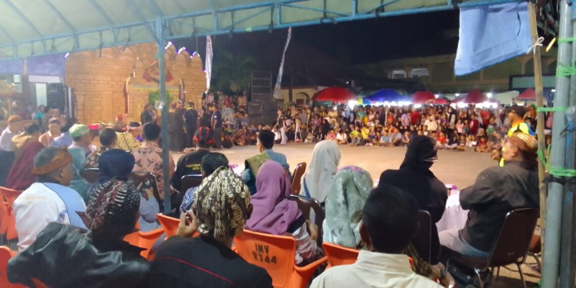 Amankan Pagelarang Seni Kuda Lumping Polsubsektor Loktuan beserta Bhabinkamtibmas menggandeng FKPM setempat