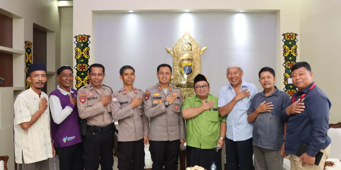 Kapolres Bontang Menerima kunjungan dan silaturahim Ketua Umum MSB Kota Bontang di Polres Bontang