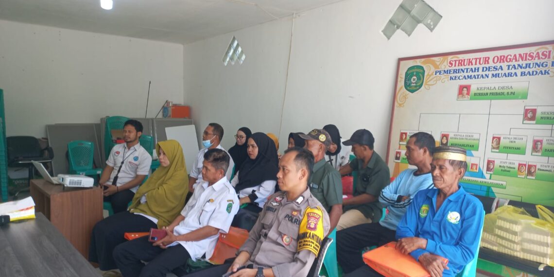 Bhabinkamtibmas Tanjung Limau menghadiri kegiatan Fasilitasi Advokasi Program Ketahanan Keluarga Anti Narkoba Berbasis Sumber Daya Pembangunan Desa