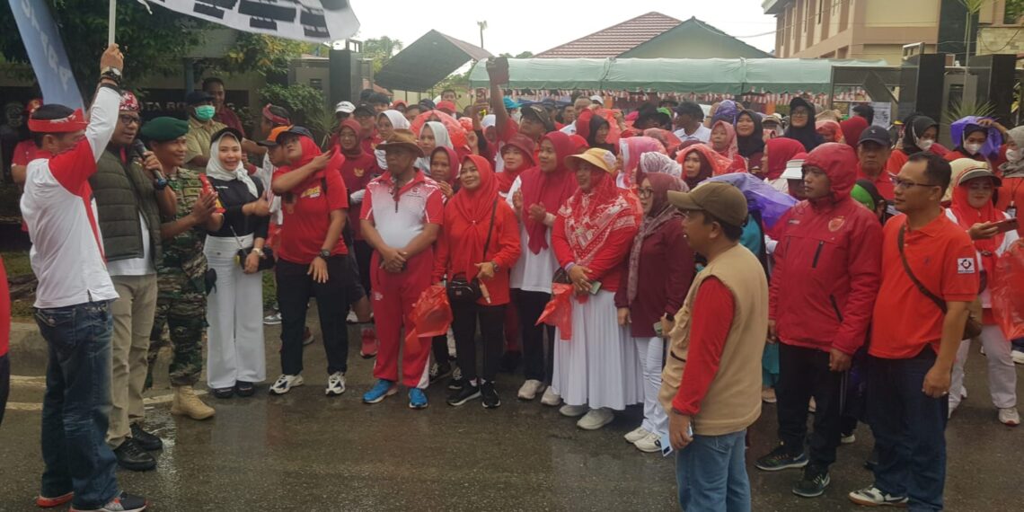 Hindari Kemacetan Personil Polsek Bontang Utara Amankan Rute Jalan Sehat