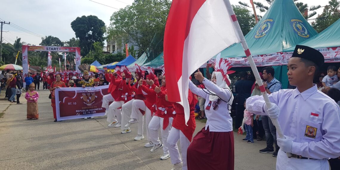 Meriahkan HUT RI ke 78, Bhabinkamtibmas Kelurahan Gunung Elai Ikuti Kegiatan Karnaval Nusantara