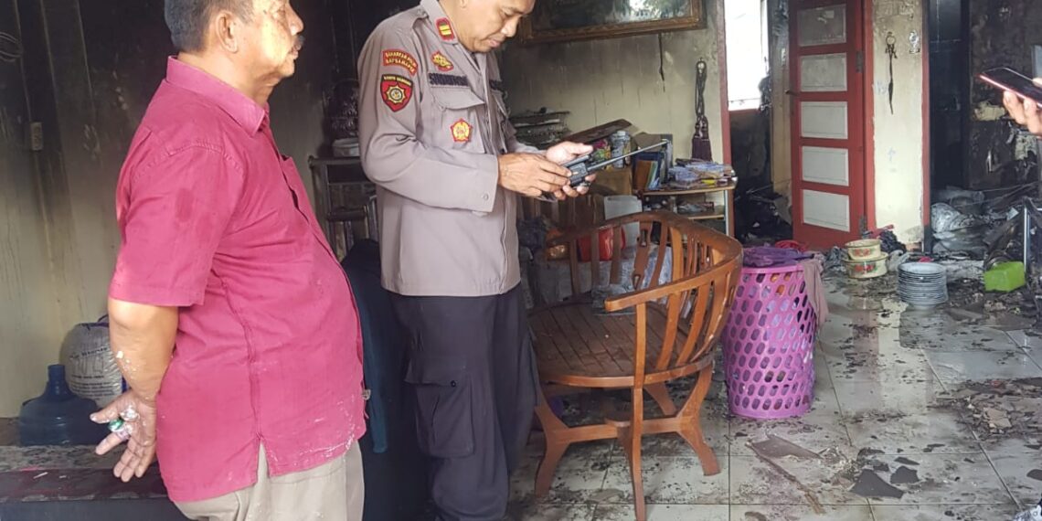 Rumah Lantai 2 Belakang Pasar Lama Loktuan Nyaris Ludes Terbakar
