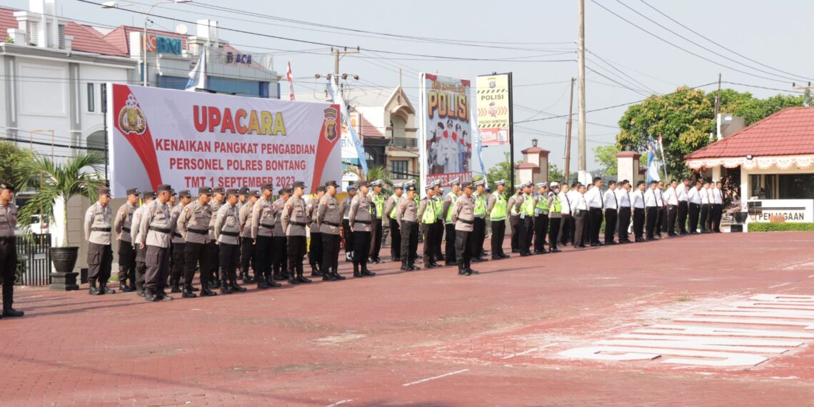 Kapolres Bontang Pimpin Upacara Kenaikan Pangkat Pengabdian : Salah Satu Wujud Penghargaan Dari Pimpinan dan Institusi Polri Kepada Anggota Yang Berdedikasi