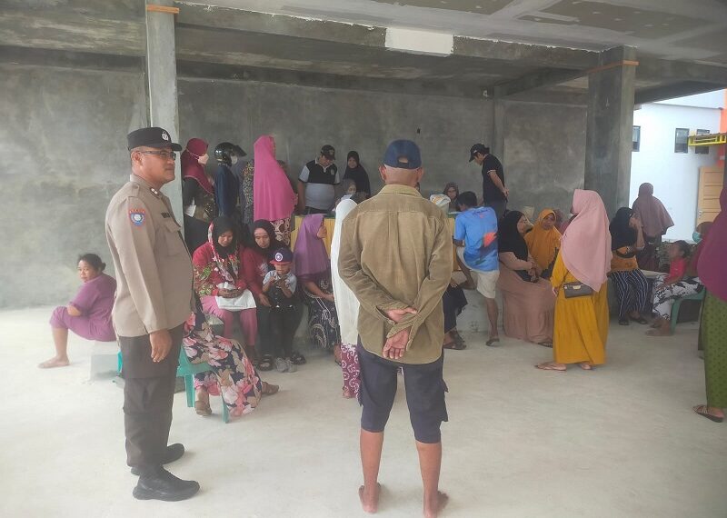 Bhabinkamtibmas Tanjung Laut Indah monitoring Penerima Bantuan Beras Buloq