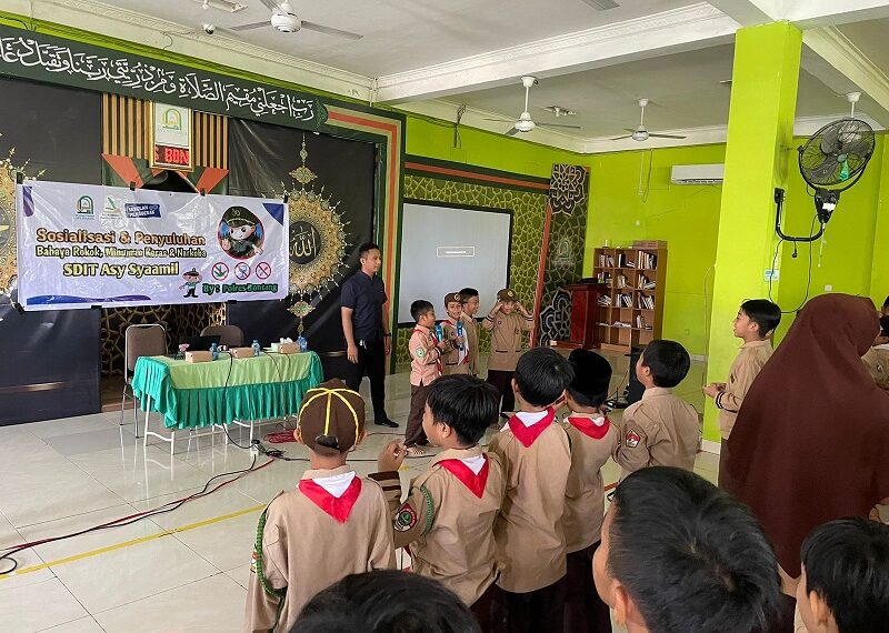 Hindari Penyalahgunaan Narkoba Sejak Dini Sat Reskoba Polres Bontang sosialisasi di lingkungan Sekolah Dasar