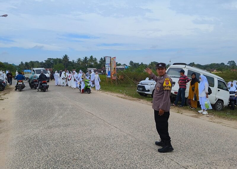 Personil Polsek Muara Badak Kawal Kegiatan Manasik Haji Cilik