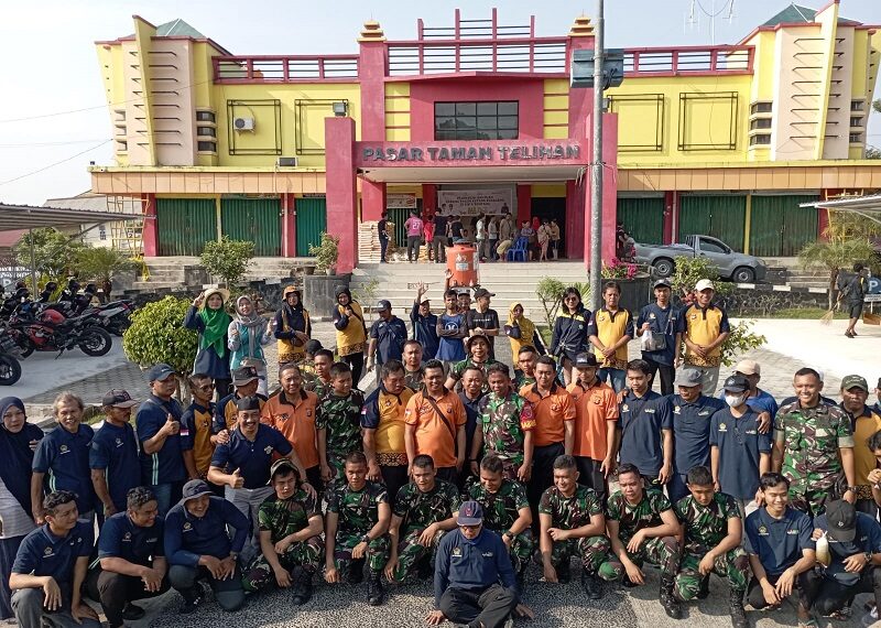 Wujudkan Sinergitas TNI-Polri dan Kelurahan Gunung Telihan Melaksanakan Kerja Bakti di Pasar Telihan