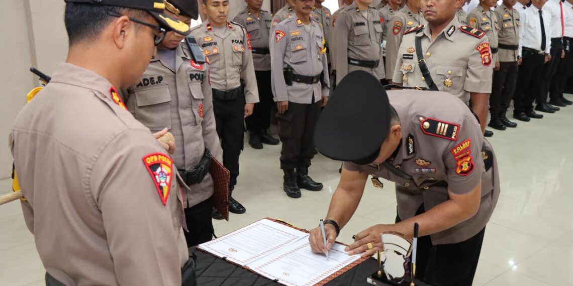 Kapolres Bontang Pimpin Upacara Serah Terima Jabatan Kasat Resnarkoba