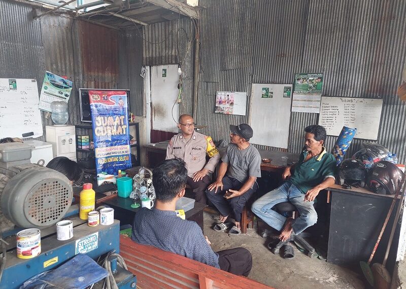 Bhabinkamtibmas Tanjung Laut Indah Ajak Warga Aktifkan Siskamling dan Hindari Politik Uang