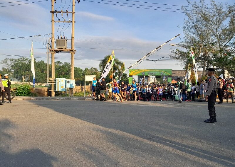 Personil Polres Bontang Amankan Bontang Internasional Ultra trail 2023