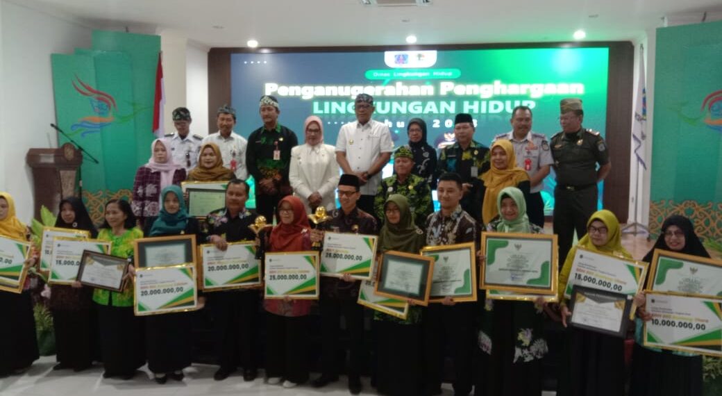 Sat Intelkam Polres Bontang Monitoring Penganugerahan Lingkungan Hidup, Pemberian Uang Pembinaan dan Penyerahan Motor Roda Tiga kepada seluruh Kelurahan Se Kota Bontang
