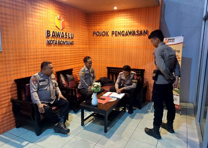 Piket Pawas Kontrol di Kantor KPU dan Bawaslu Pastikan Kehadiran Petugas Pengamanan