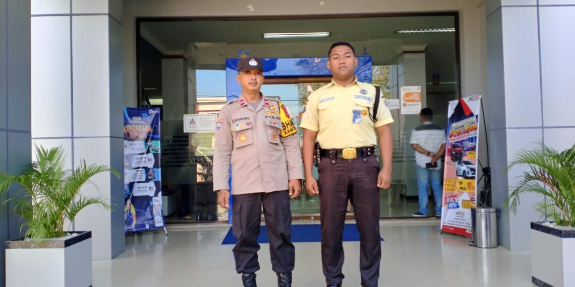 Patroli Perbankan, Polsek Tenggarong Sampaikan Himbauan Kamtibmas dan Pemilu Damai