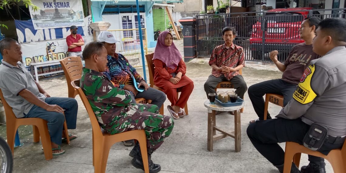 Bersinergi Menjaga Kondusifitas Kamtibmas Jelang Pemilu, Bhabinkamtibmas Bersama Babinsa Rutin Sambangi Daerah Binaan