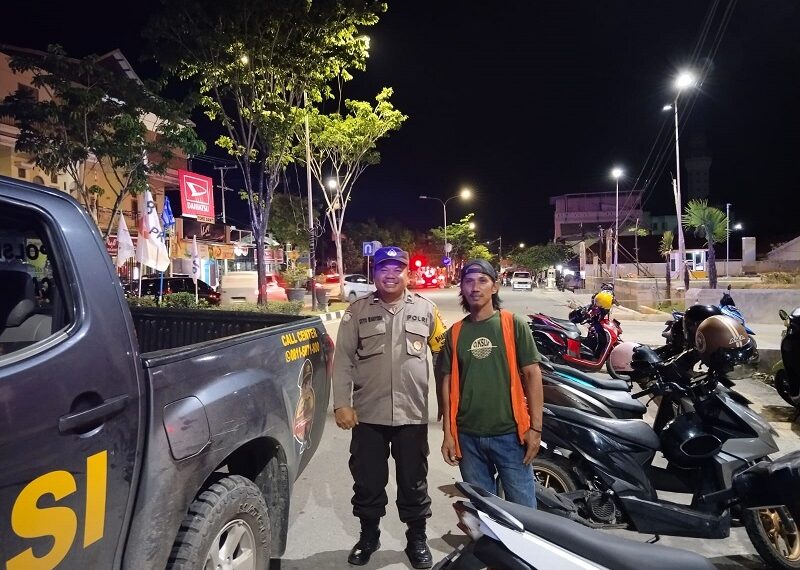 Jaga Situasi Jelang Pemilu Tetap Kondusif Personil Polsek Bontang Selatan Patroli Dialogis di Pusat Keramaian