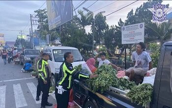 Bangun Kesadaran Masyarakat, Sat Lantas Polres Bontang Edukasi Ke PKL Dan Pedagang
