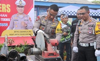 Konferensi Pers Pemusnahan Knalpot yang tidak sesuai spesifikasi, Kapolres Bontang Siap Fasilitasi Komunitas Motor