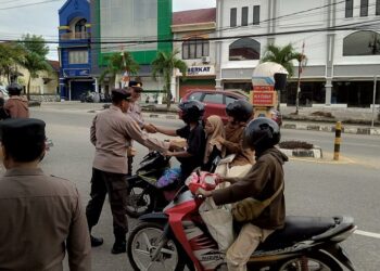 Berbagi Takjil Jadikan Sarana Pesan Kamtibmas Di Bulan Ramadhan