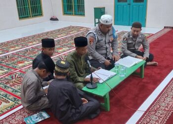 Mengajak Dalam Kebaikan, Polsek Muara Badak Tadarus Bersama Para Remaja