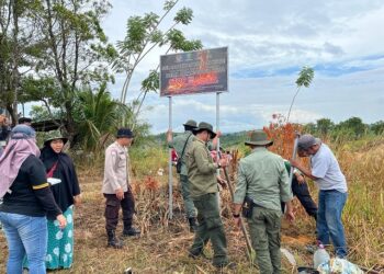 Bhabinkamtibmas Lakukan Pengawasan Hutan dan Lahan, Patroli Preventif bersama Dishut Prop Kaltim