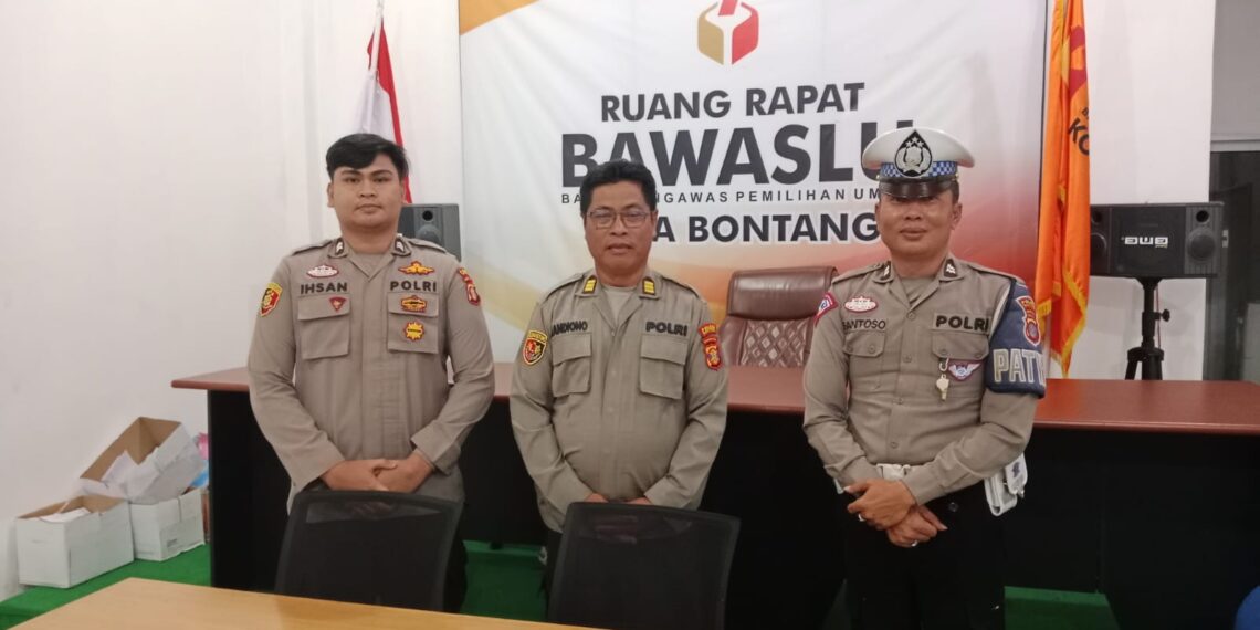 Perwira pengawas Cek Kontrol Pengamanan Kantor KPU