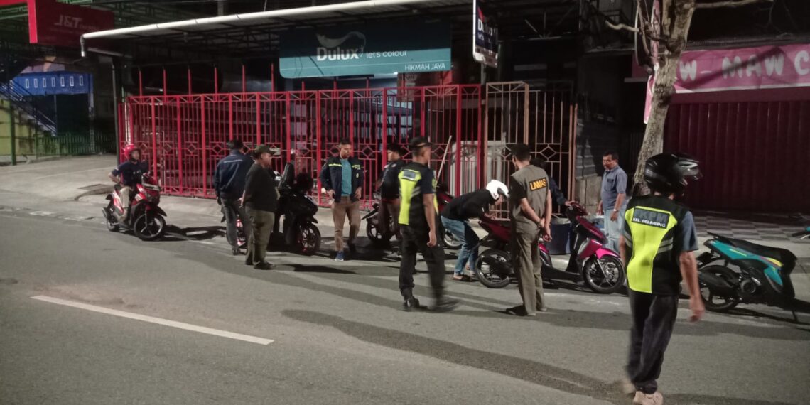 Cipta kondisi kamtibmas Bhabinkamtibmas bersama FKPM Kelurahan laksanakan rutin laksanakan Patroli wilayah