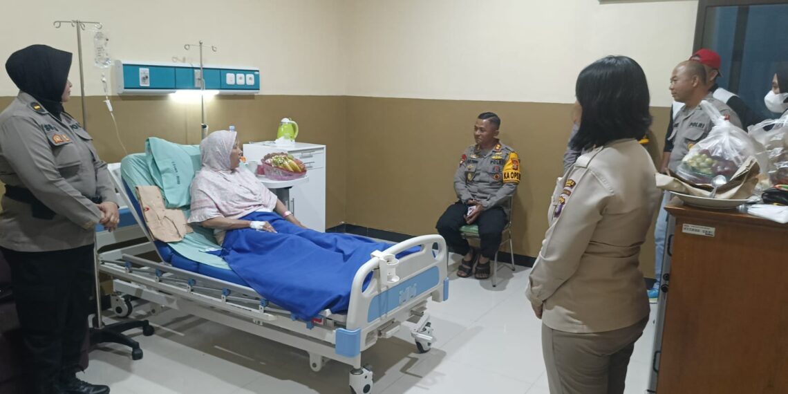 Empati Kepada Personil, Kapolres Bontang Kunjungi Personil Yang Sedang Dirawat