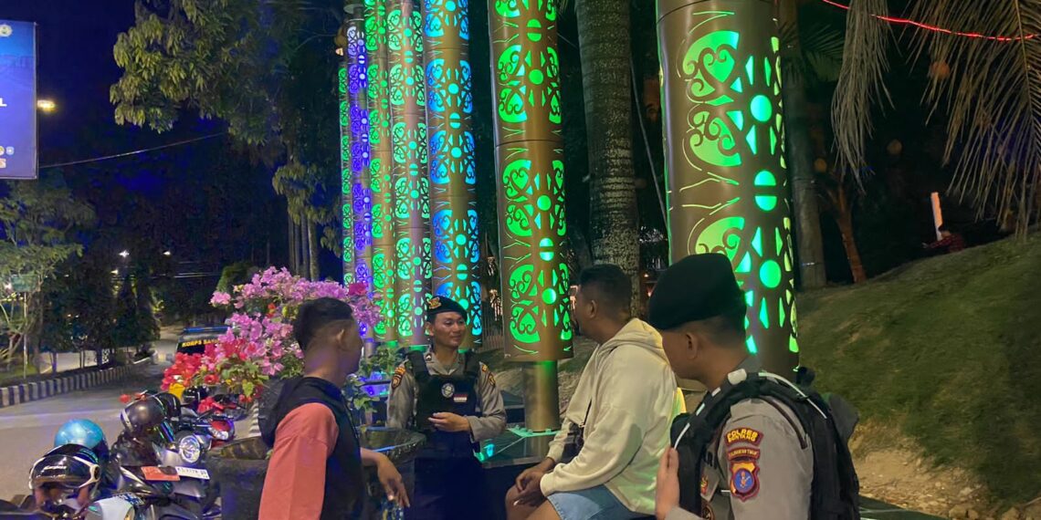 Pastikan Kamtibmas di akhir pekan, Sat Samapta Polres Bontang Laksanakan Patroli Dialogis Dan Blue Light