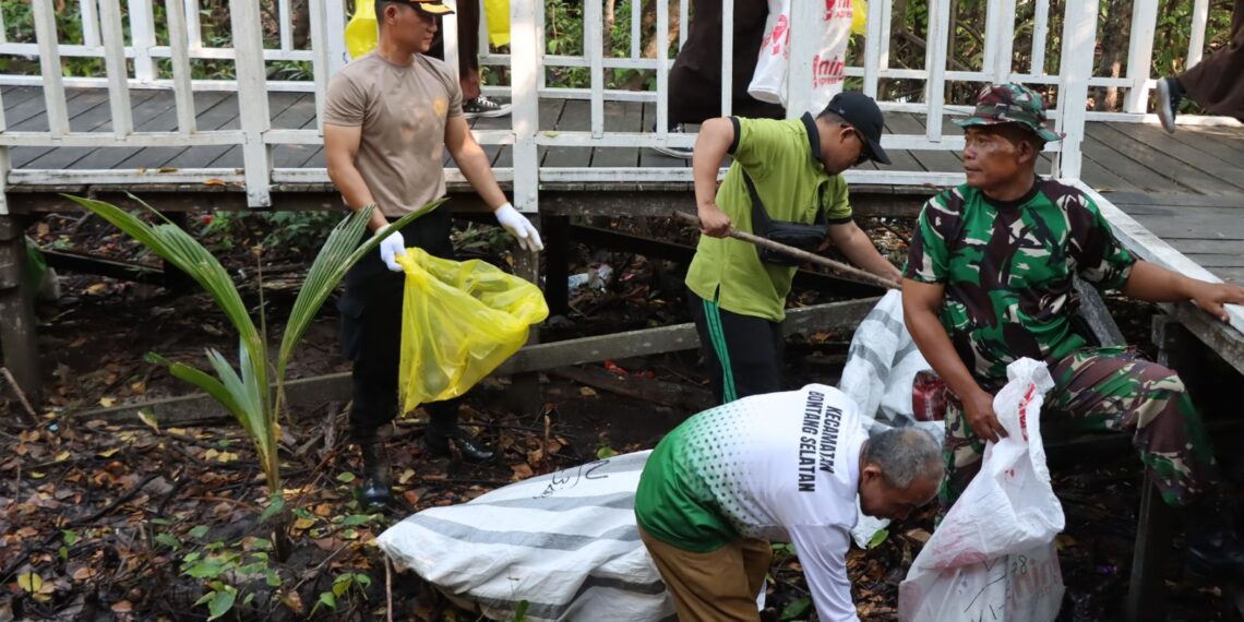 Bersih Pesisir Bontang Presisi, Polres Bontang Pelopori Dan Ajak Masyarakat Peduli Lingkungan