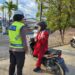 Polres Bontang Berikan Teguran kepada Anak Sekolah Dasar yang Mengendarai Motor saat Melaksanakan Gatur Pagi