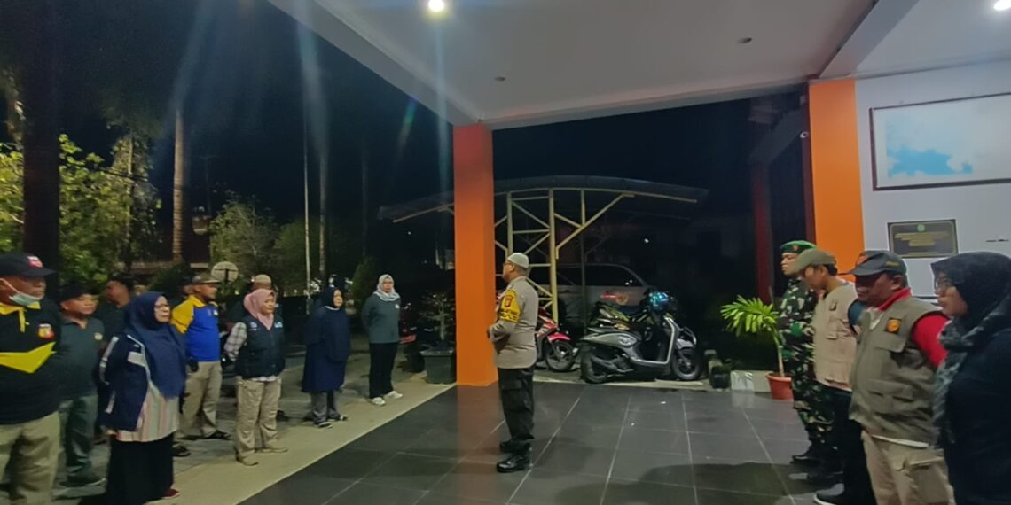 Jaga Kamtibmas wilayah binaan, Bhabinkamtibmas Kel Tanjung laut indah laksanakan Patroli Gabungan Bersama FKPM sasar tempat wisata pantai galau