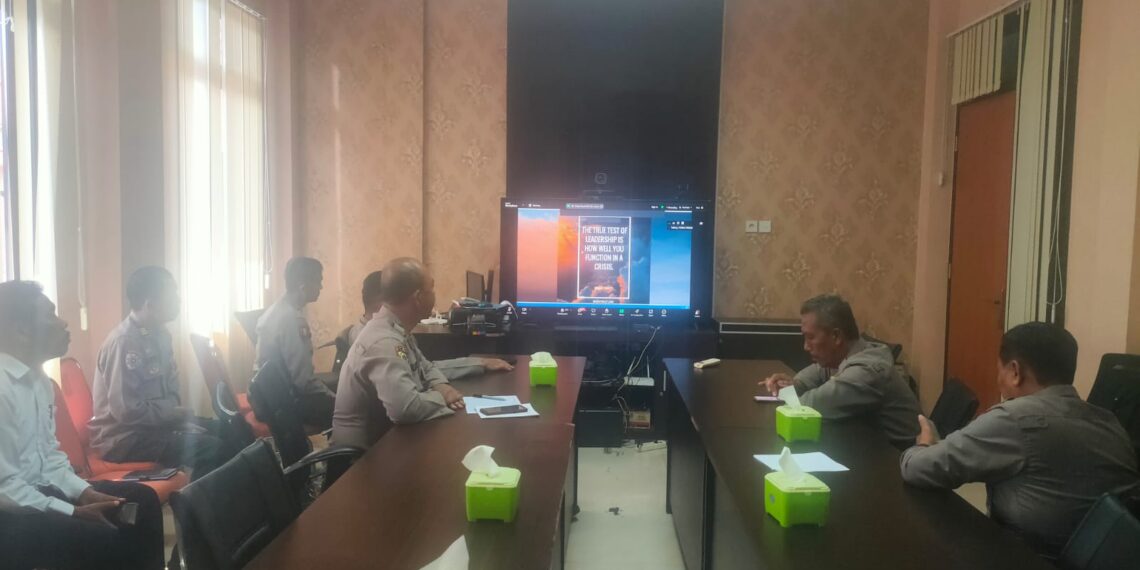 PJU Polres Bontang mengikuti zoom meeting Forum Polri belajar bersama membangun integritas dan pelayanan yang berkualitas serta anti korupsi