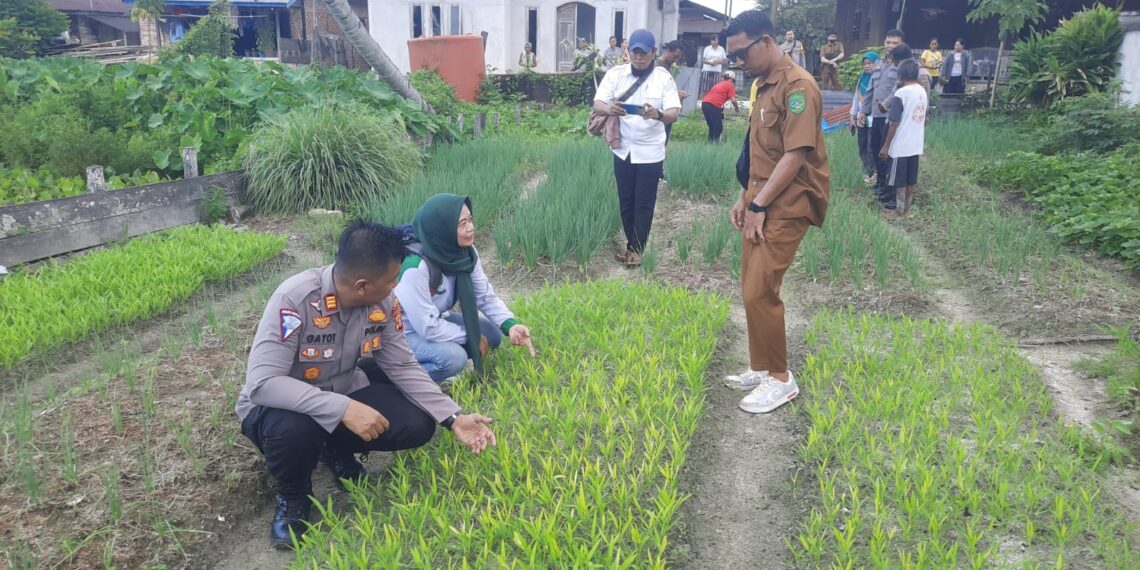 Dukung Program Ketahanan Pangan, Polsek Muara Badak dan UPT Dinas Pertanian Tinjau Lahan Pertanian