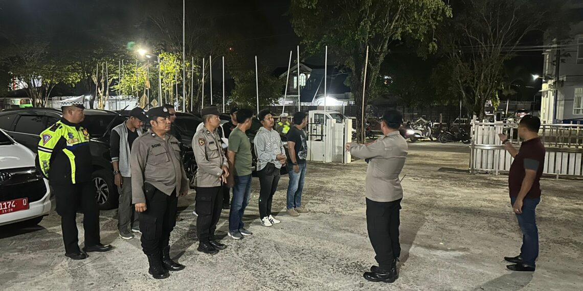 Pastikan berjalan Kondusif, Polres Bontang Amanakan Kegiatan Batas Akhir penyerahan persyaratan Balon Perorangan Calon Walikota dan Wakil Walikota Bontang Ke KPUD Bontang